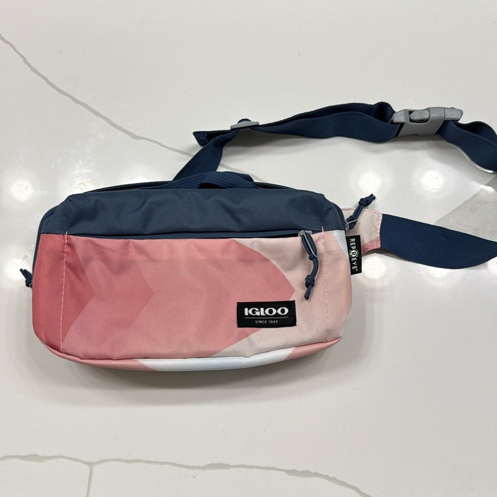 Igloo Hip Pack Cooler Bag